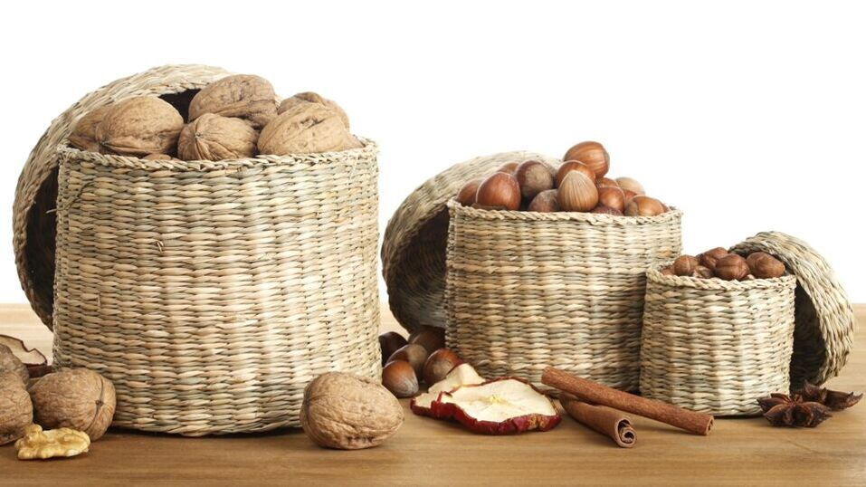 Nuts are a healthy product that effectively increases potency in men. 